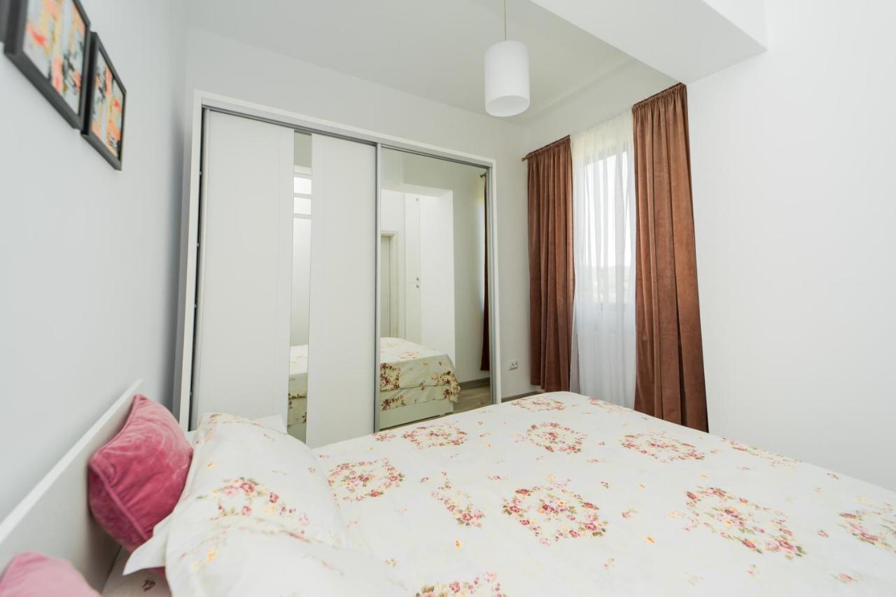 Panorama View Apartment 2Km To Palas Яссы Экстерьер фото